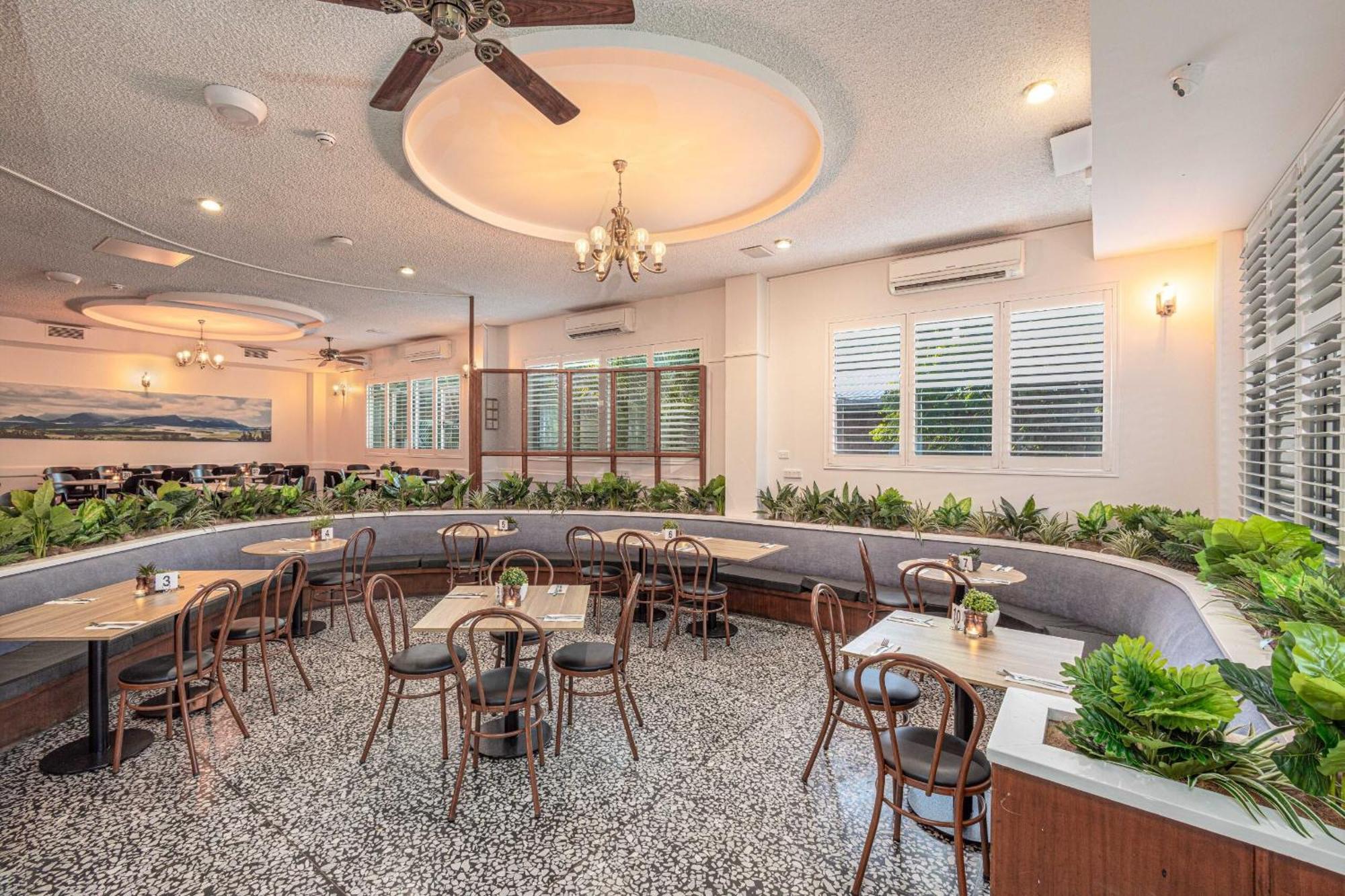 Lees Hotel Ingham Bagian luar foto