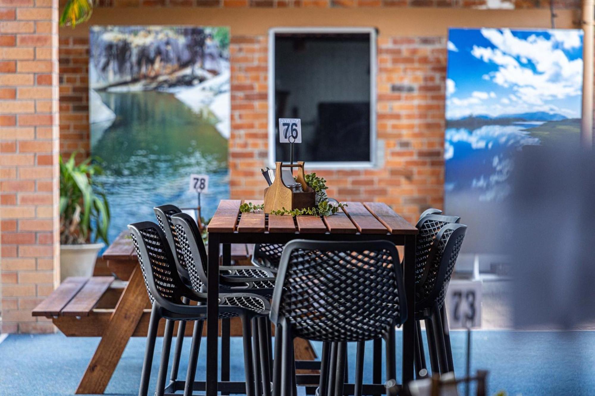 Lees Hotel Ingham Bagian luar foto
