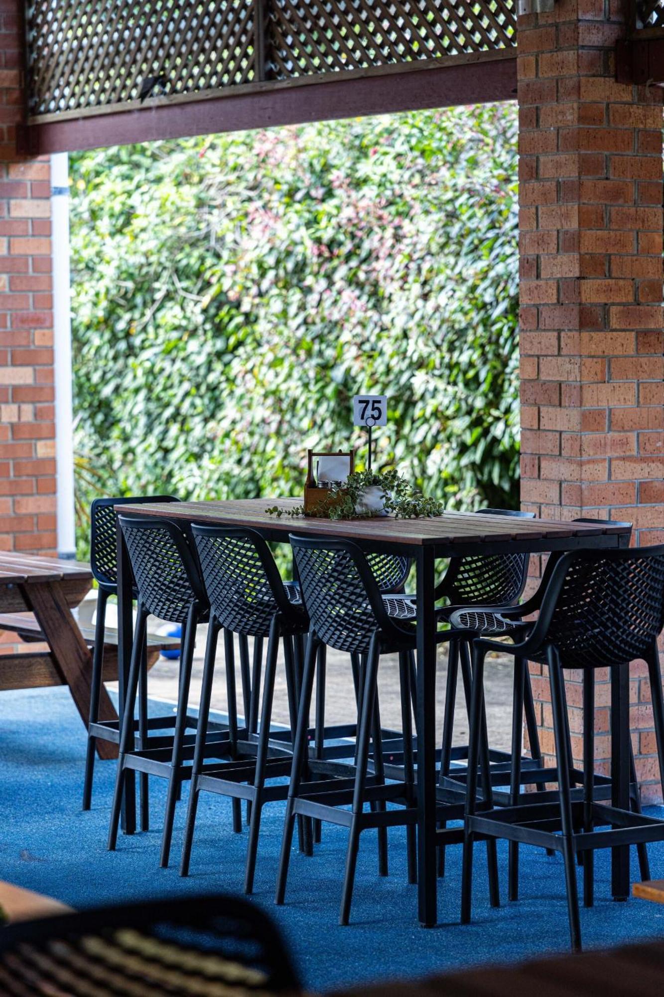 Lees Hotel Ingham Bagian luar foto