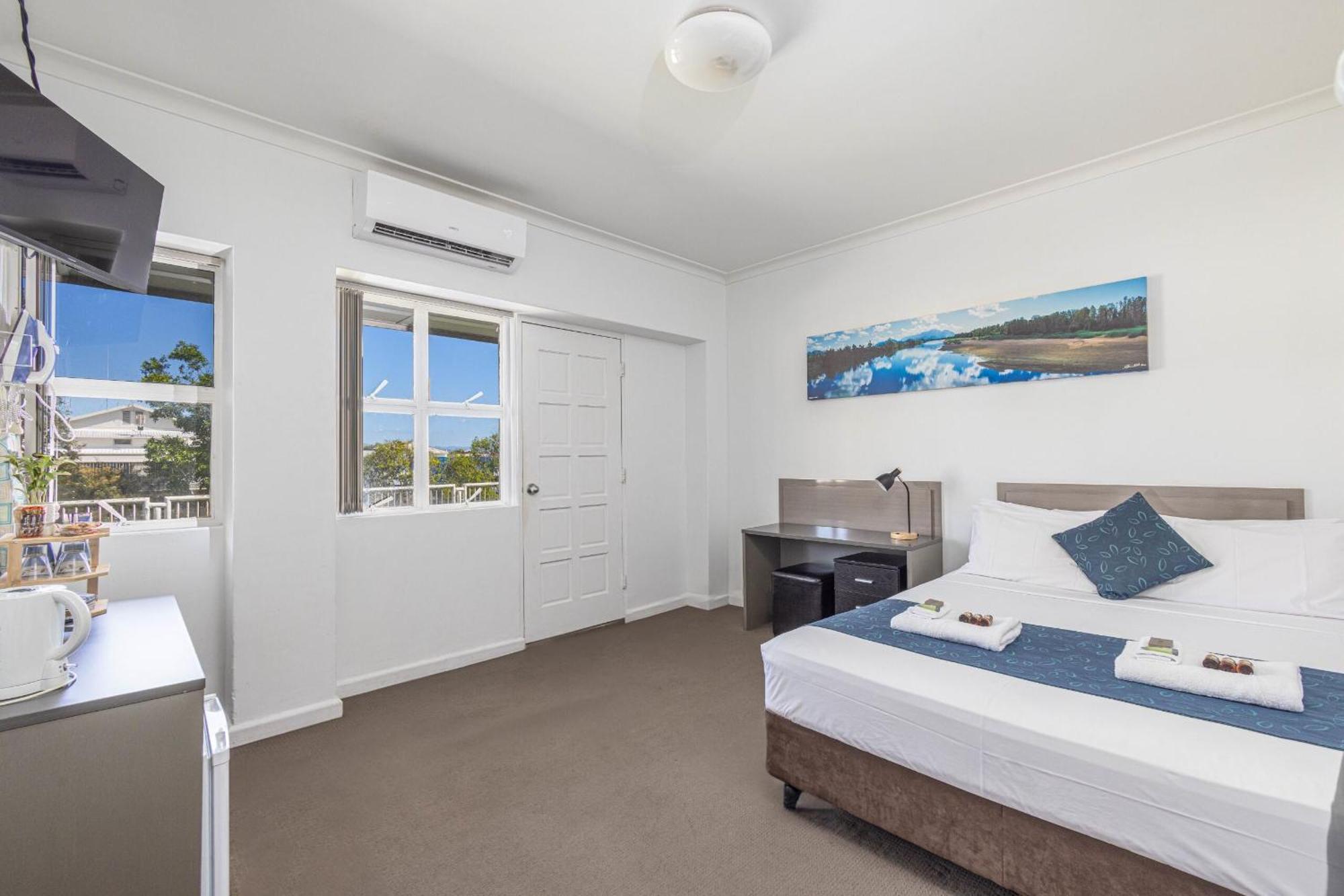 Lees Hotel Ingham Bagian luar foto
