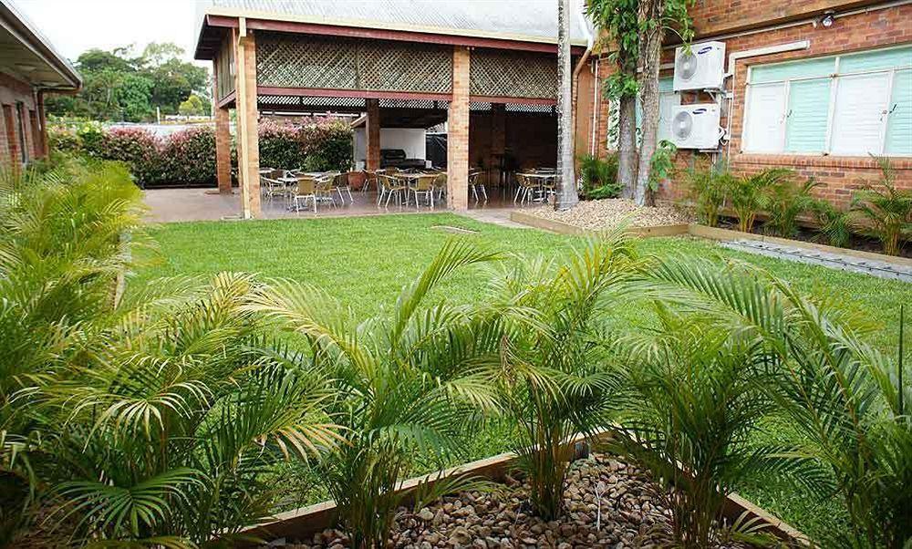 Lees Hotel Ingham Bagian luar foto