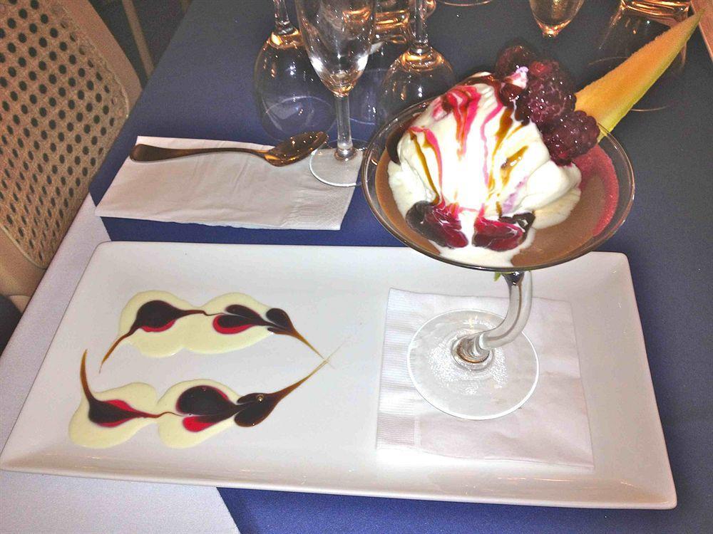 Lees Hotel Ingham Bagian luar foto