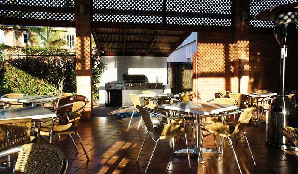 Lees Hotel Ingham Bagian luar foto