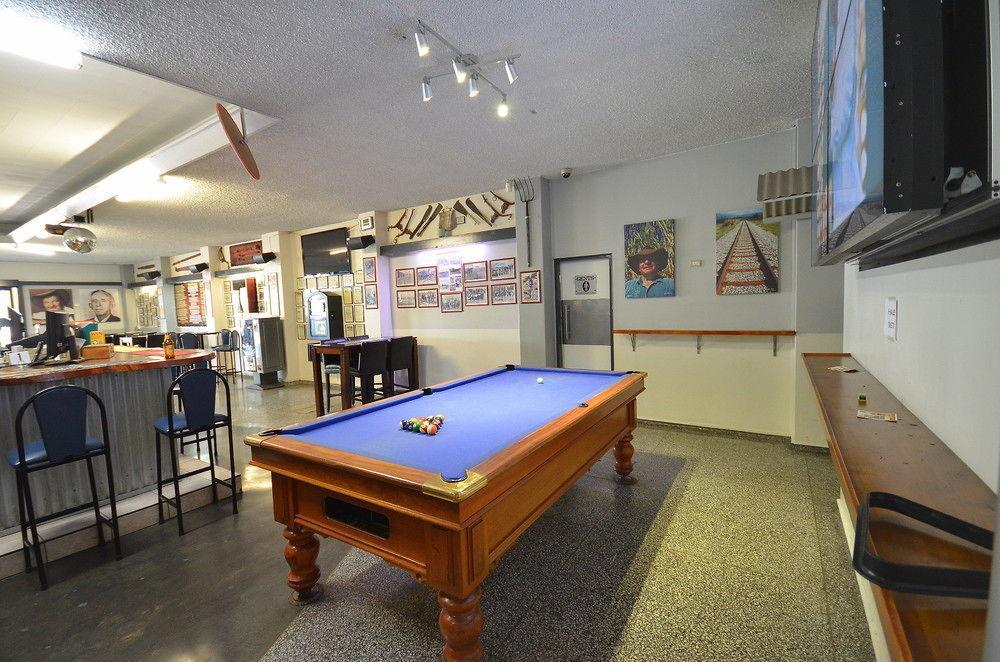 Lees Hotel Ingham Bagian luar foto