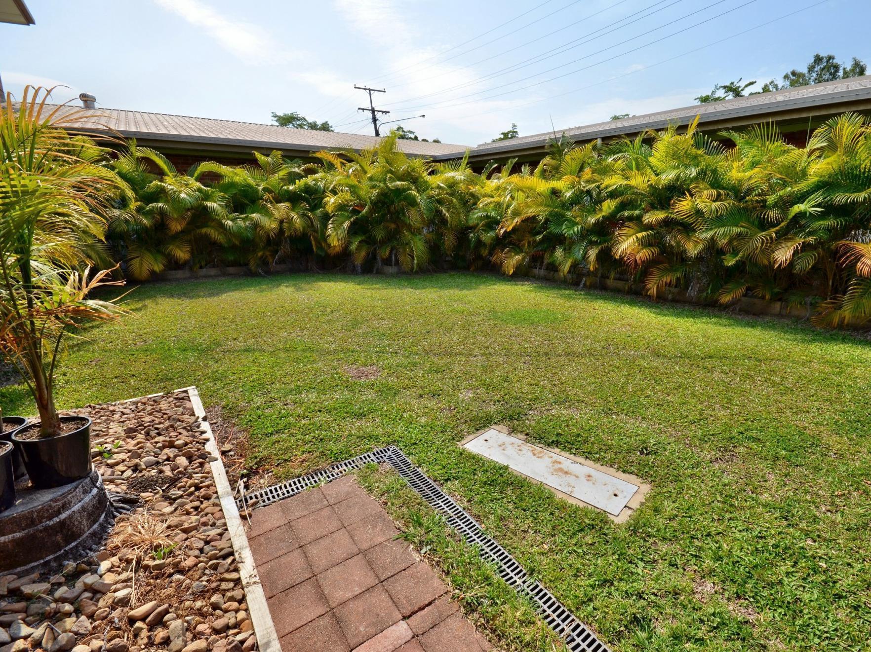 Lees Hotel Ingham Bagian luar foto