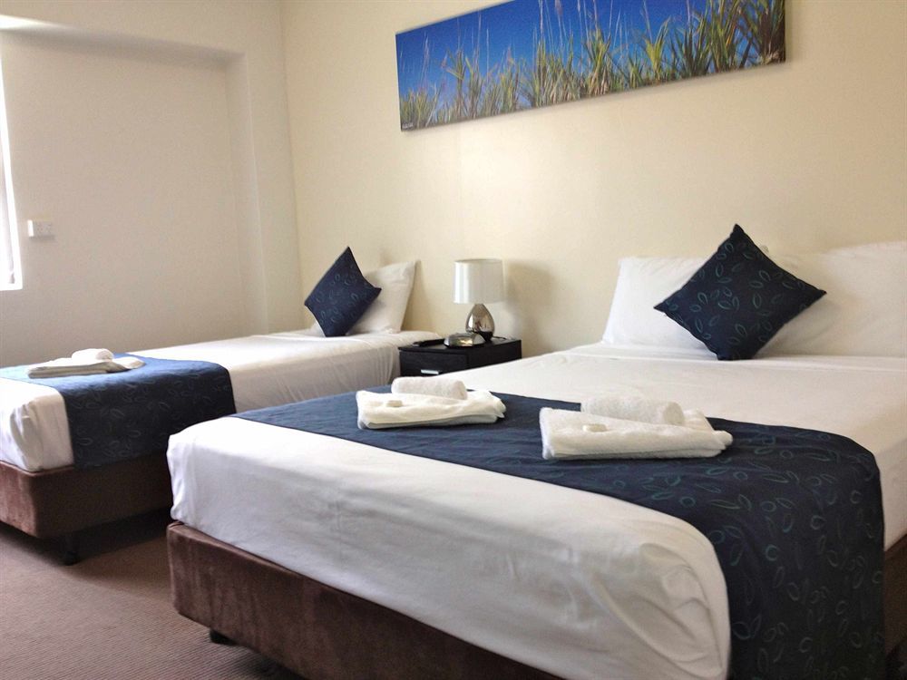 Lees Hotel Ingham Bagian luar foto